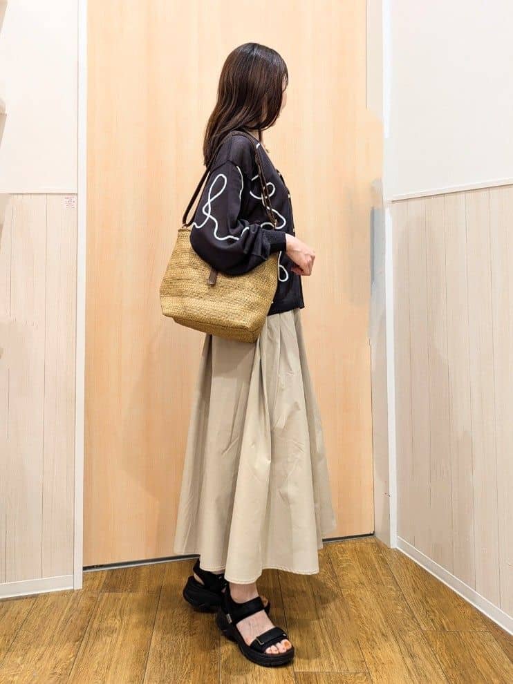 yururiさんの「SHOO･LA･RUE｜【洗える/S-LL/撥水】タックギャザー フレアスカート」を使ったコーディネート