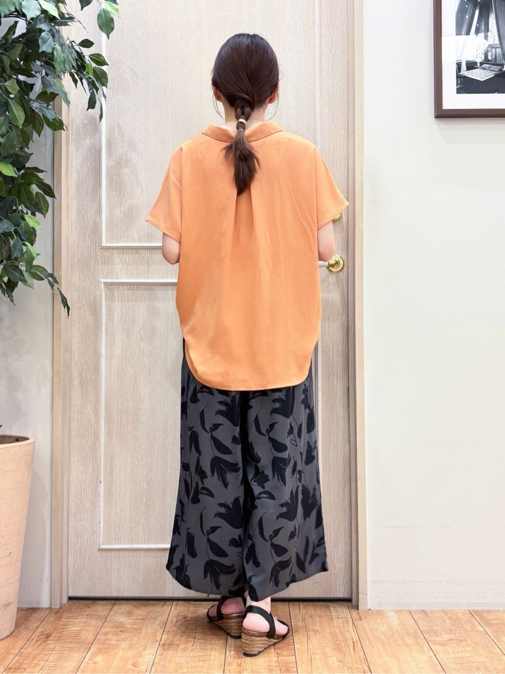 なみさんの「SHOO･LA･RUE｜【洗える/S-LL/プチプラ】さらっとすっきりきれい見え スキッパーブラウス」を使ったコーディネート