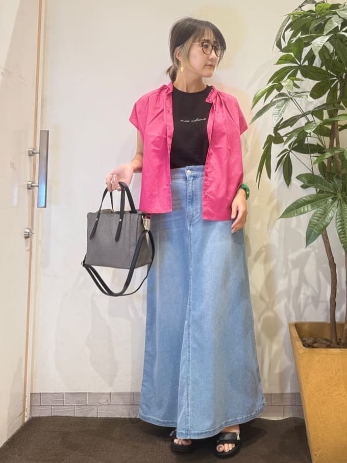 misakiさんの「SHOO･LA･RUE｜【洗える/S-LL】プチフリル襟が女性らしい フレンチスリーブシャツ」を使ったコーディネート