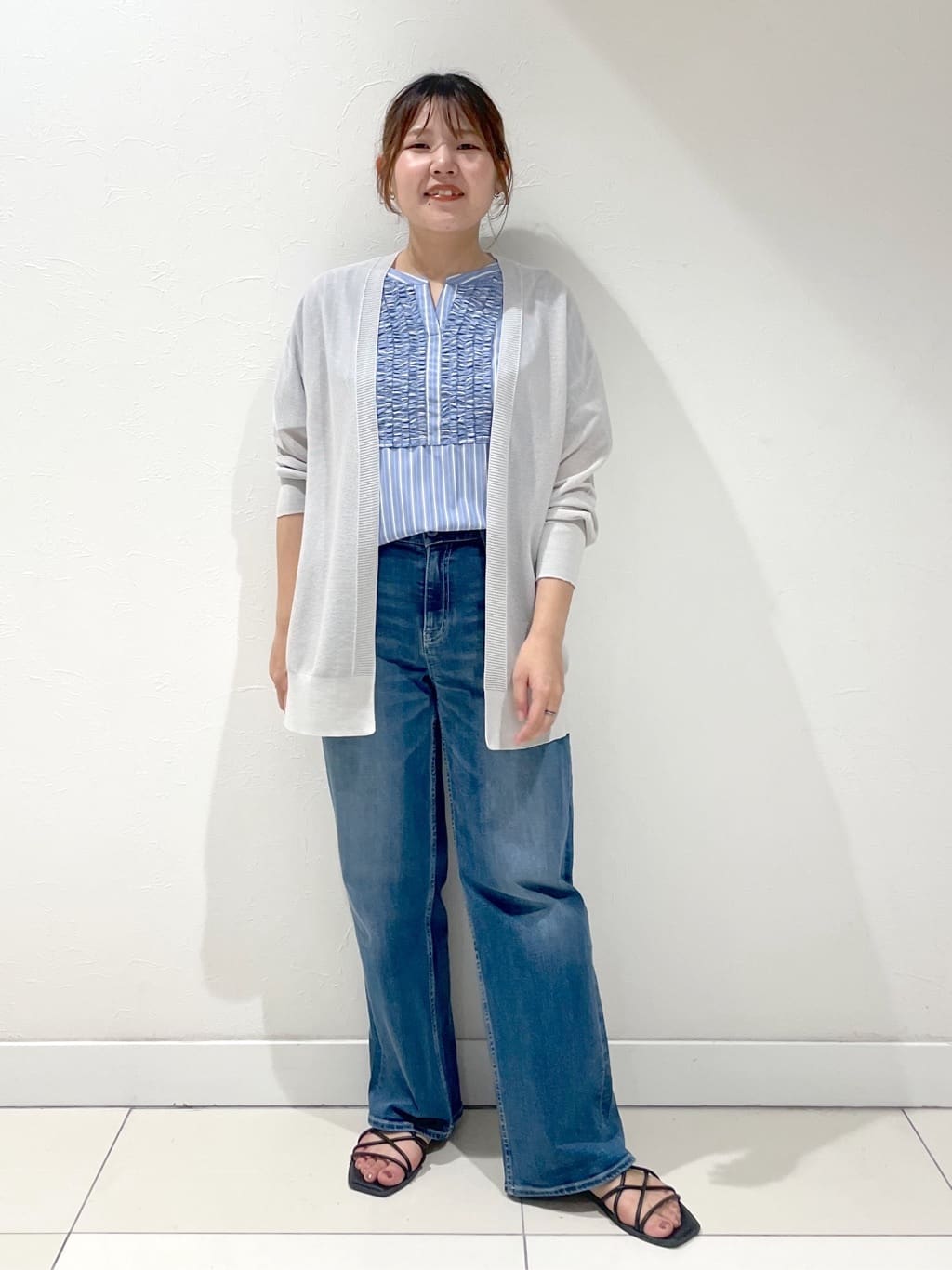 YUUKIさんの「INDIVI｜【洗える】胸元タックフリルブラウス」を使ったコーディネート