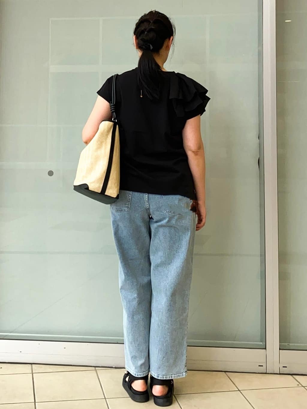 Jeanさんの「OPAQUE.CLIP｜ショルダーフリルドッキングカットソー【洗濯機洗い可】」を使ったコーディネート