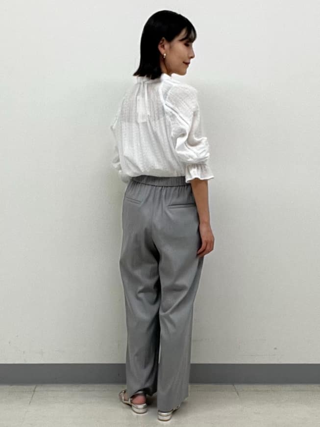 hinanoさんの「INDIVI｜【洗える／シャーリング素材】ボリューム袖エアリーブラウス」を使ったコーディネート
