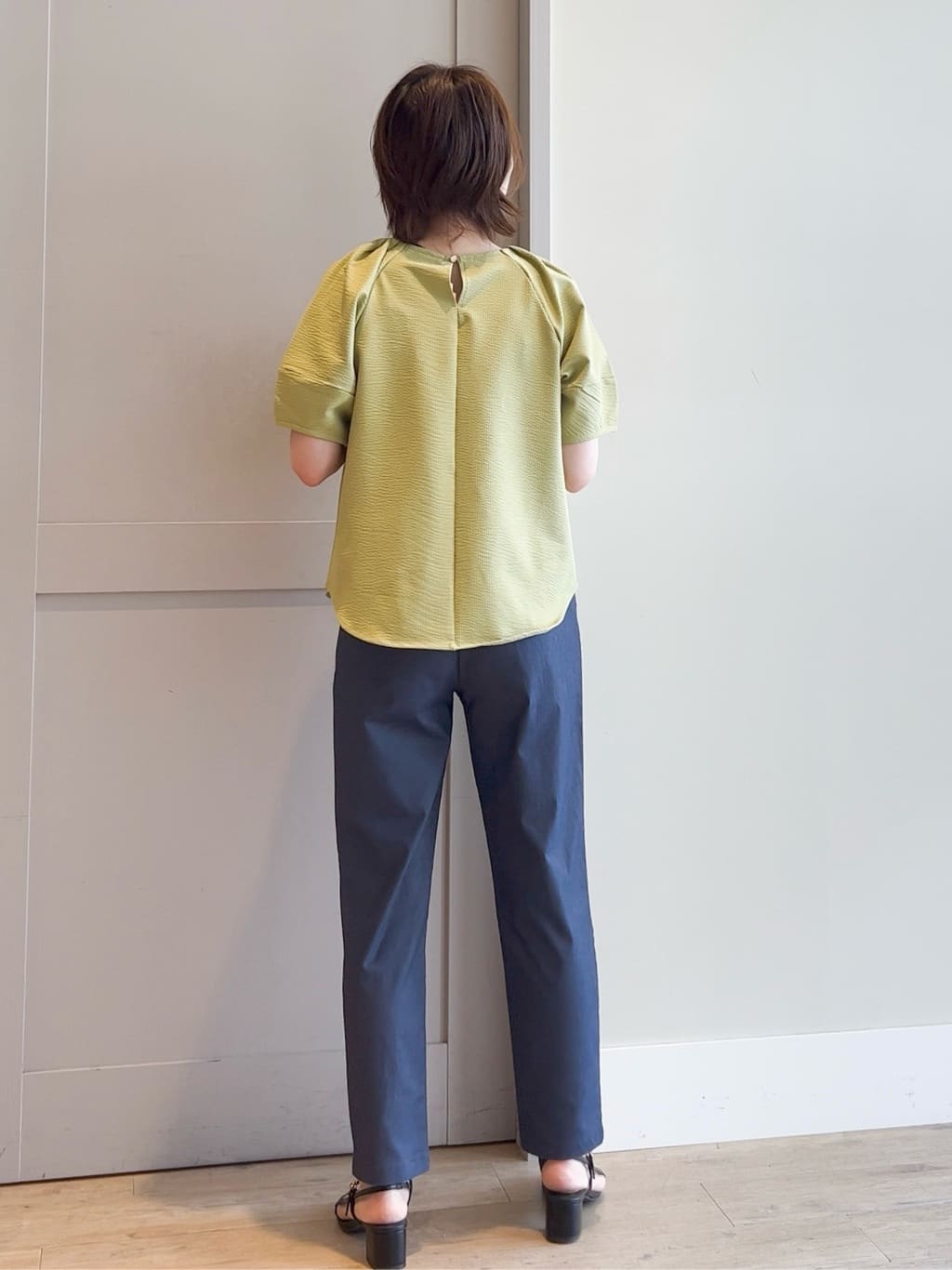 yamakoさんの「grove｜【冷感】サマーハイパーストレッチテーパードパンツ」を使ったコーディネート