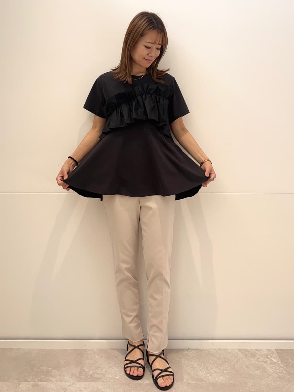 meeさんの「OPAQUE.CLIP｜麻混ハイストレッチイージースティックパンツ【洗濯機洗い可】」を使ったコーディネート
