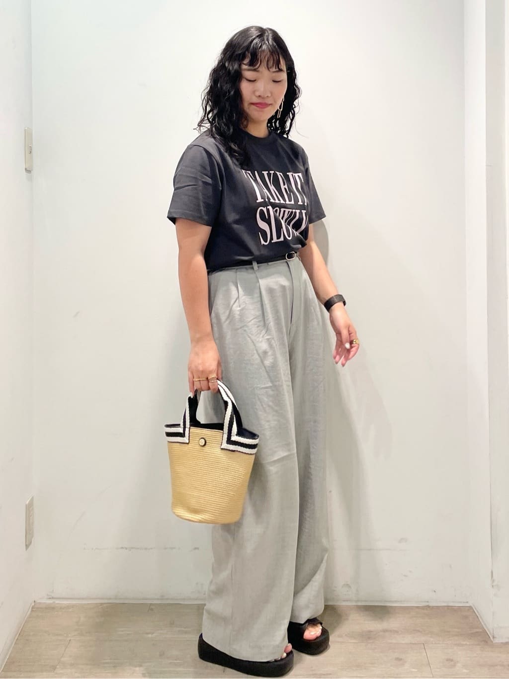 sumicaさんの「OPAQUE.CLIP｜ロゴプリントTシャツ【洗濯機洗い可】」を使ったコーディネート