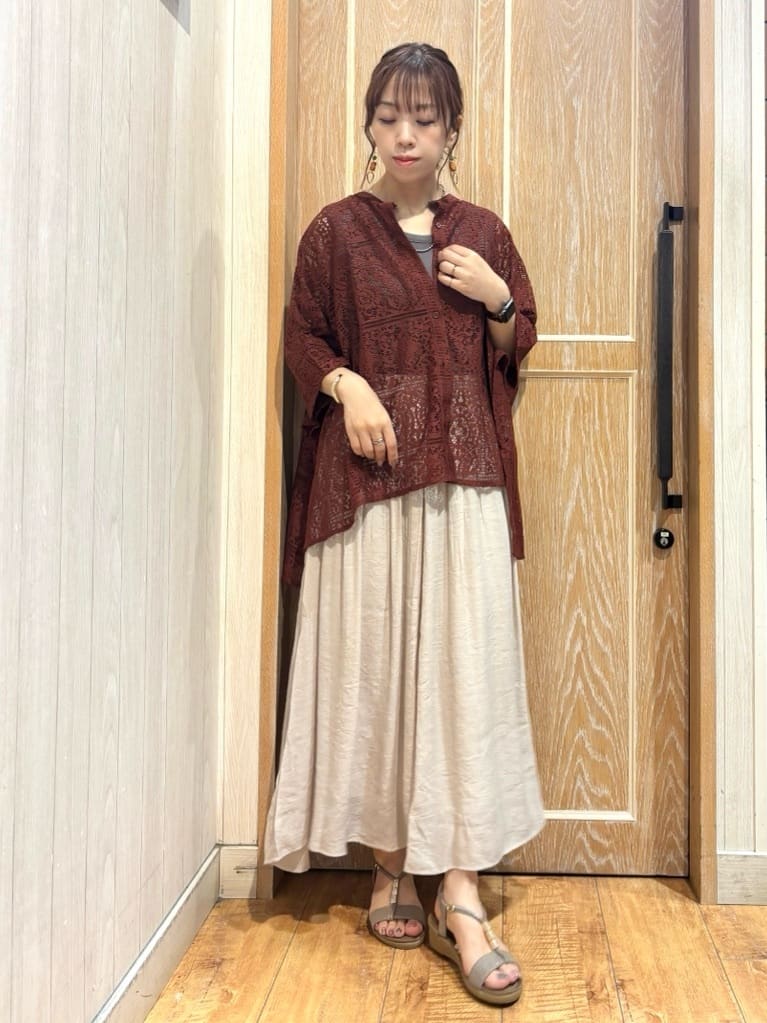 meiさんの「SHOO･LA･RUE｜大人レトロスタイルに レースポンチョシャツ」を使ったコーディネート