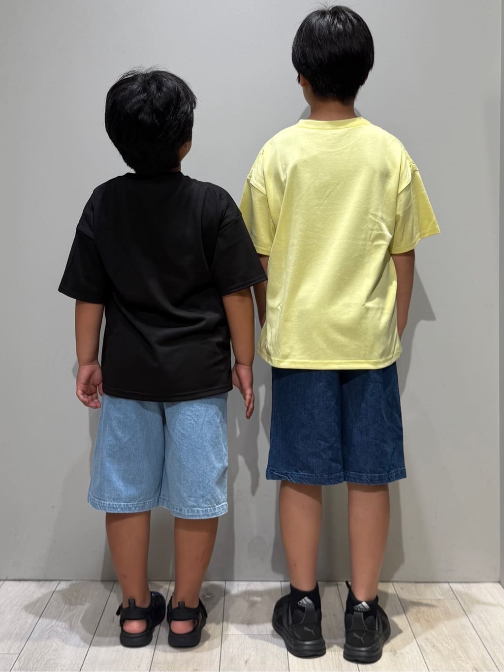 kuboさんの「THE SHOP TK｜【110－160】カープリントTシャツ/洗濯機OK」を使ったコーディネート