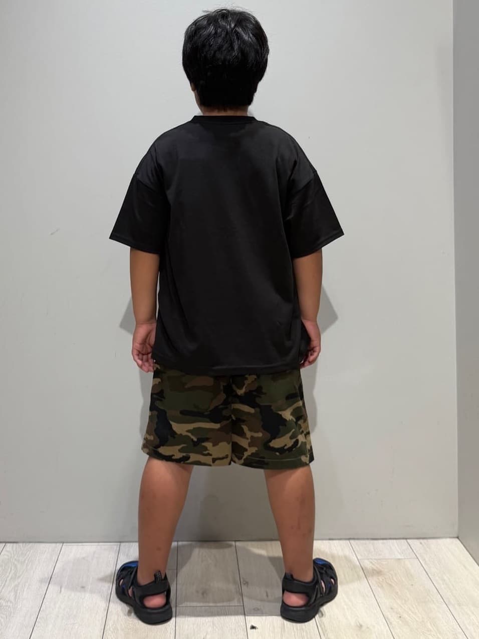 kuboさんの「THE SHOP TK｜【110－160】レトロロゴTシャツ/洗濯機OK」を使ったコーディネート