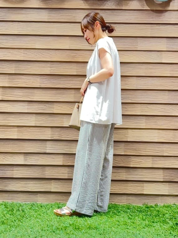 himiさんの「SHOO･LA･RUE｜【S-LL/洗濯後しわになりにくい】上品にきれい見え スラブギャザーブラウス」を使ったコーディネート
