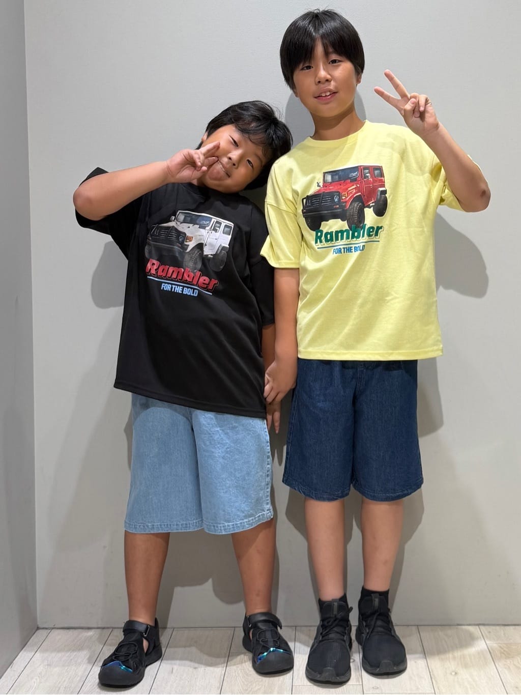 kuboさんの「THE SHOP TK｜【110－160】カープリントTシャツ/洗濯機OK」を使ったコーディネート
