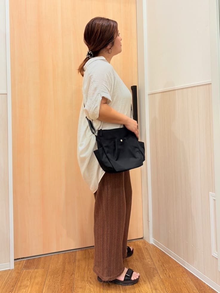 YUMIさんの「SHOO･LA･RUE｜【ひんやり】すっきりきれいに体型カバー コクーンシルエットワンピース」を使ったコーディネート