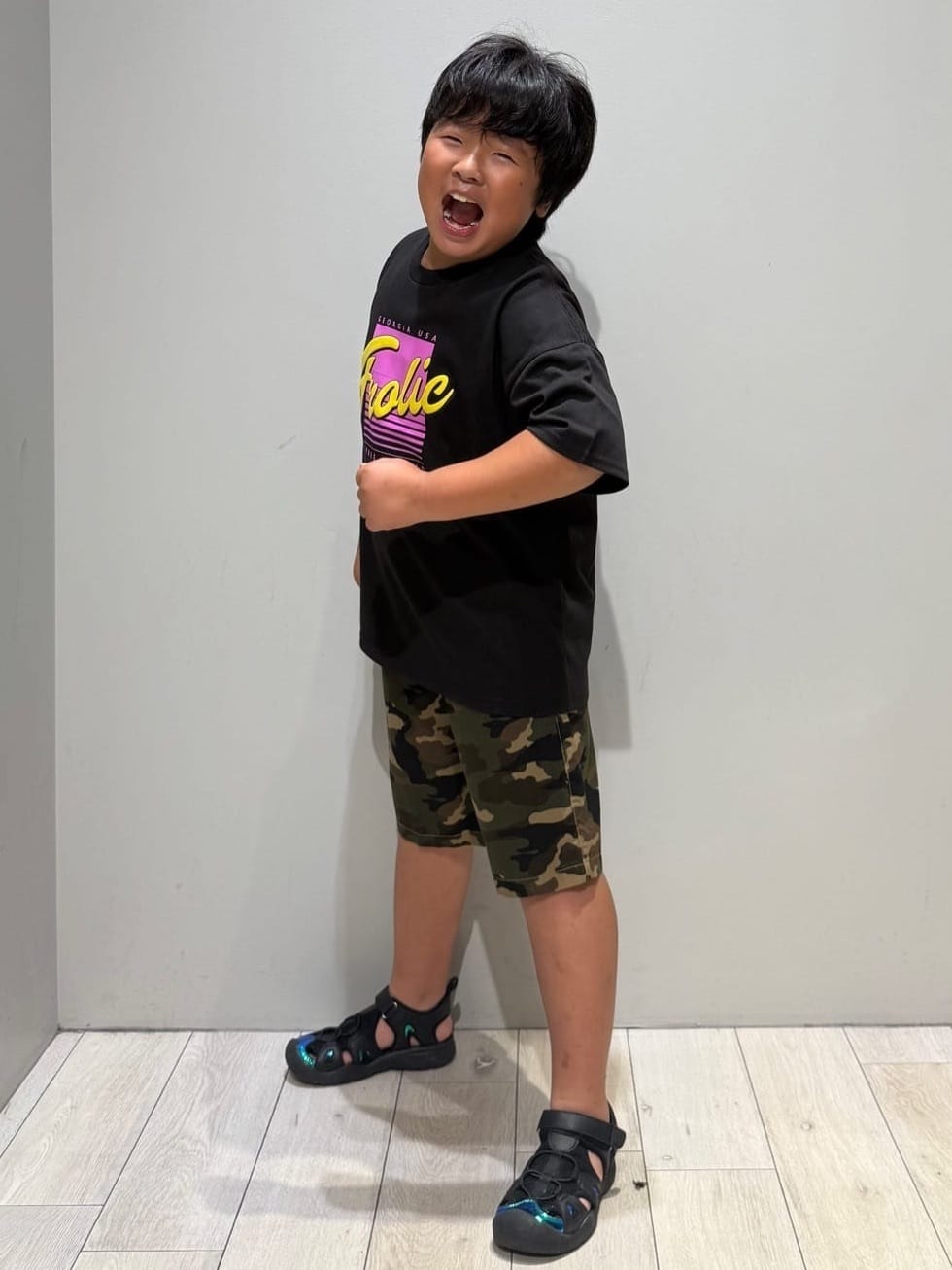 kuboさんの「THE SHOP TK｜【110－160】レトロロゴTシャツ/洗濯機OK」を使ったコーディネート