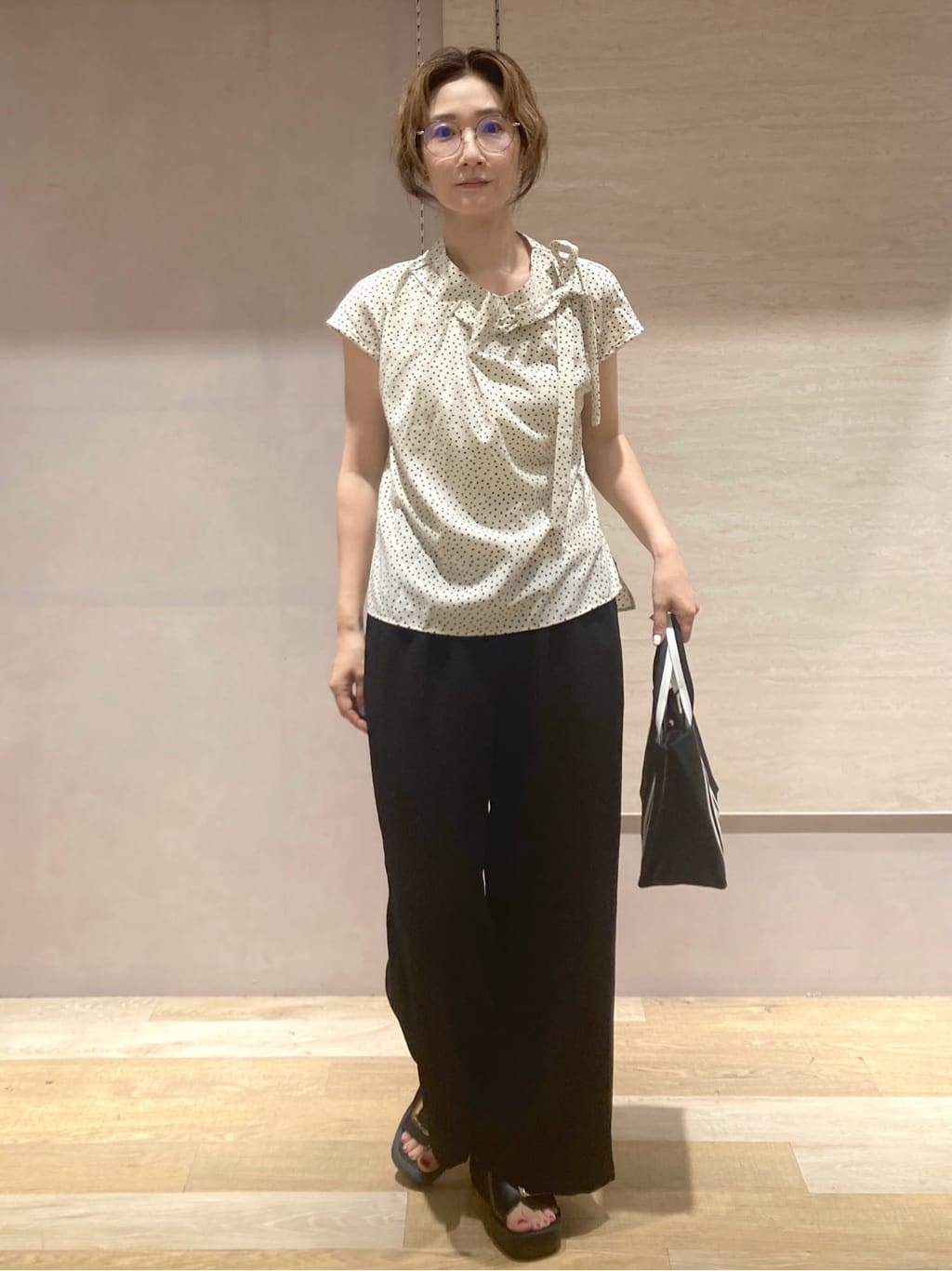 たけねぇさんの「OPAQUE.CLIP｜ラッピングボウタイドットブラウス【洗濯機洗い可】」を使ったコーディネート