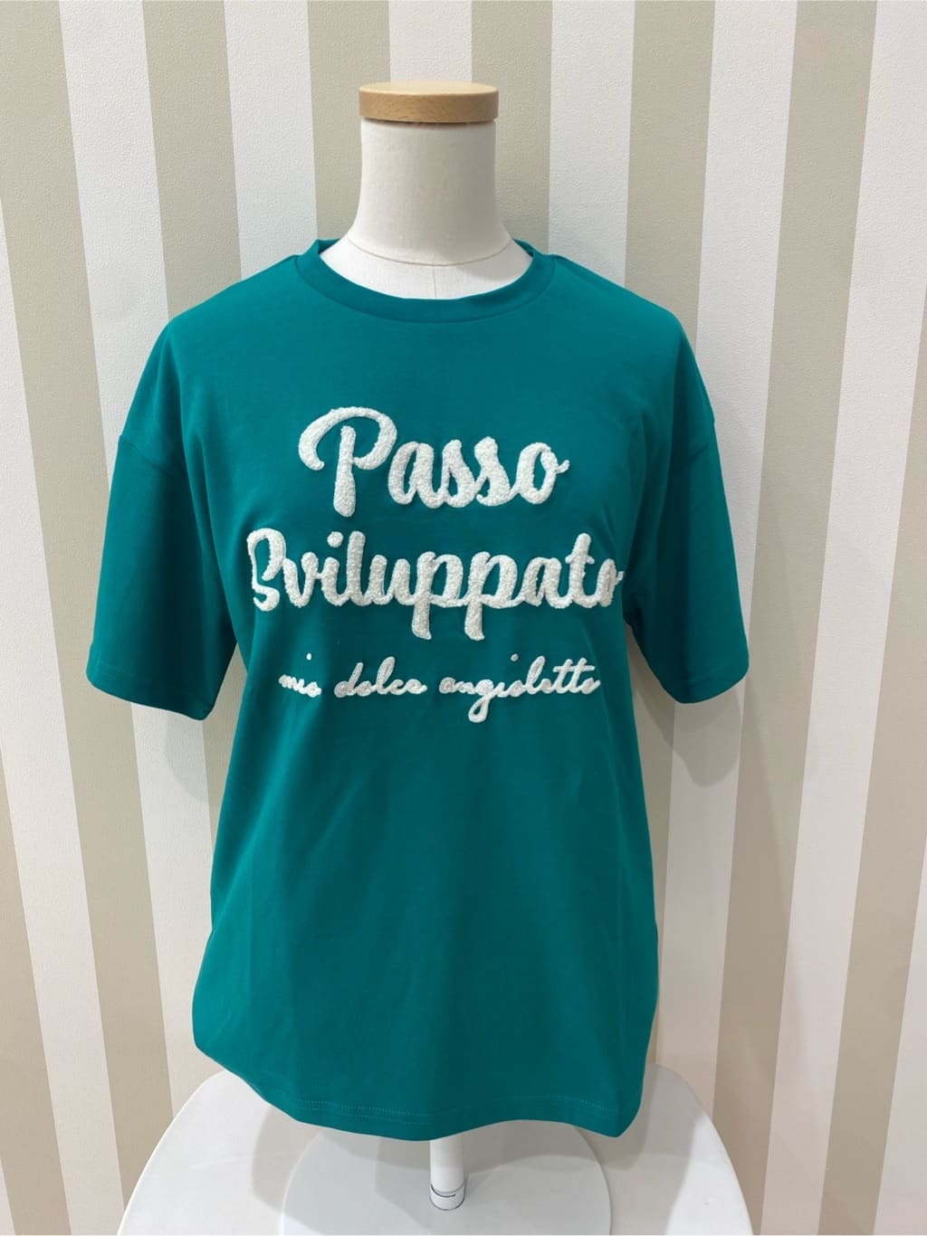 ゆうゆうさんの「SHOO･LA･RUE｜【ひんやり/S-LL】サガラ刺繍ロゴTシャツ」を使ったコーディネート