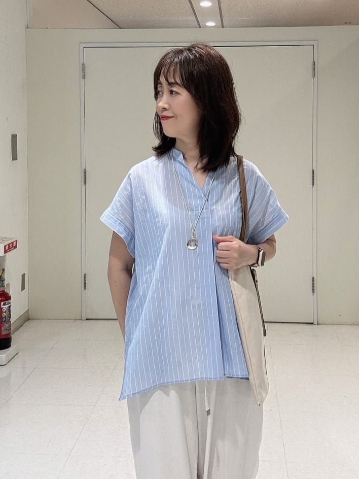 makiさんの「UNTITLED｜【洗える/スキッパー】フレンチスリーブシアーブラウス」を使ったコーディネート
