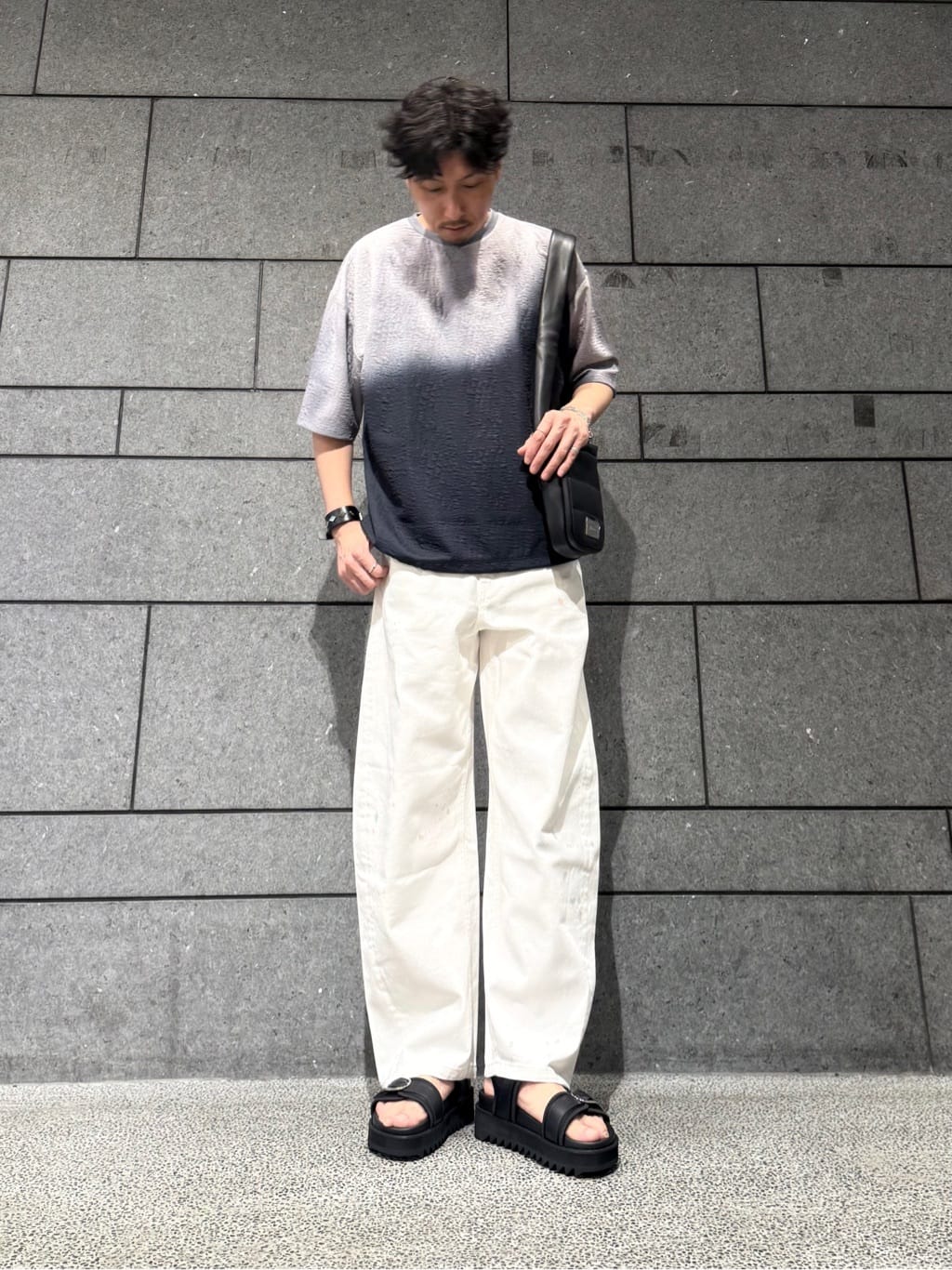 HARUさんの「tk.TAKEO KIKUCHI｜ブラーフクレジャカードカットソー」を使ったコーディネート