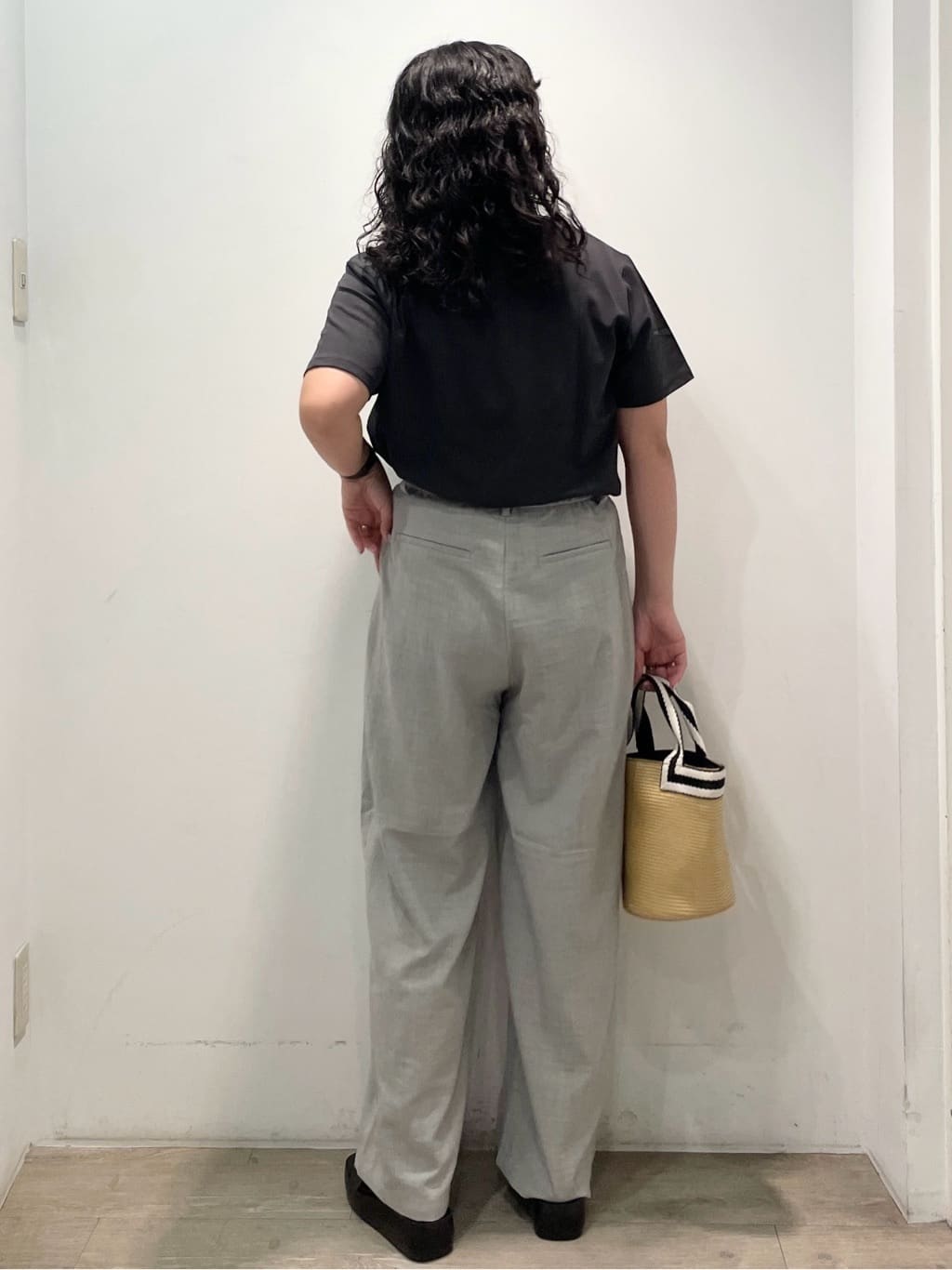 sumicaさんの「OPAQUE.CLIP｜ロゴプリントTシャツ【洗濯機洗い可】」を使ったコーディネート