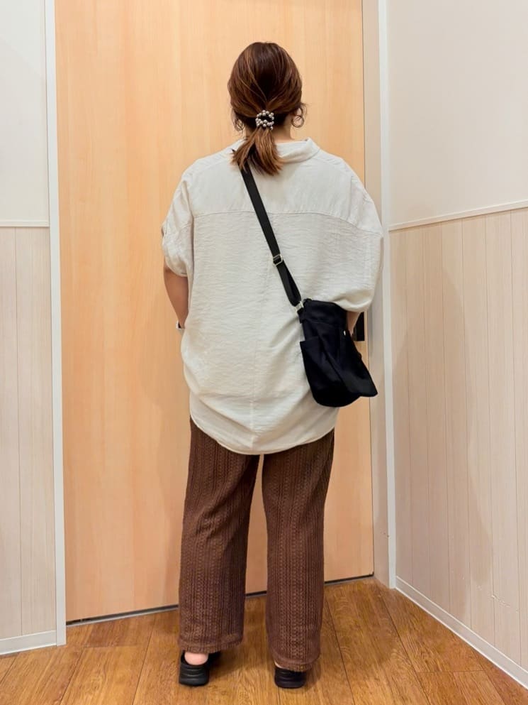 YUMIさんの「SHOO･LA･RUE｜【ひんやり】すっきりきれいに体型カバー コクーンシルエットワンピース」を使ったコーディネート