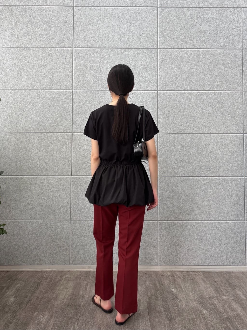 ひなさんの「INDIVI｜クロップドスリットパンツ」を使ったコーディネート