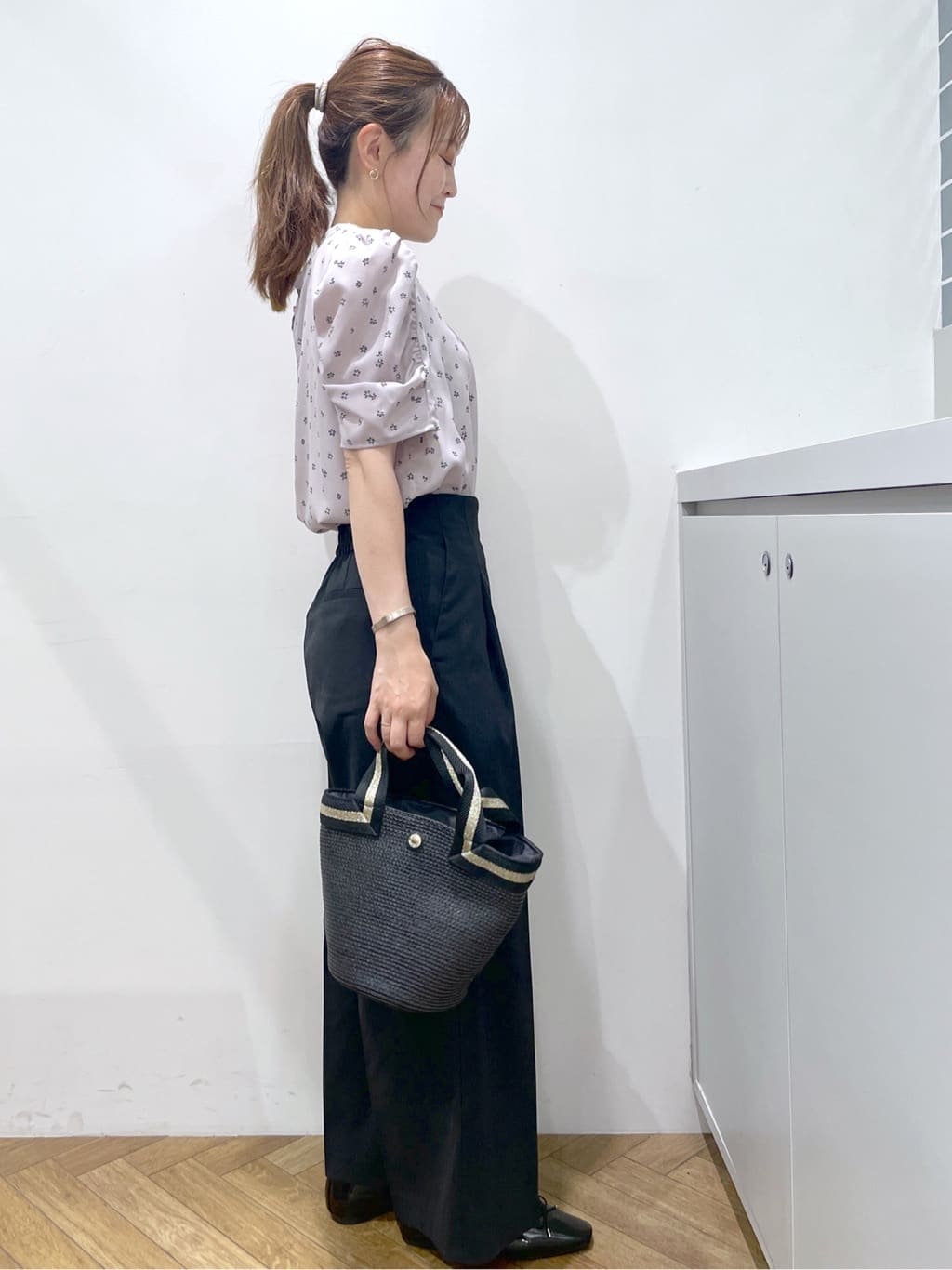 Junさんの「index｜柄プリントピンタックブラウス【洗濯機洗い可／イージーアイロン／防シワ】」を使ったコーディネート