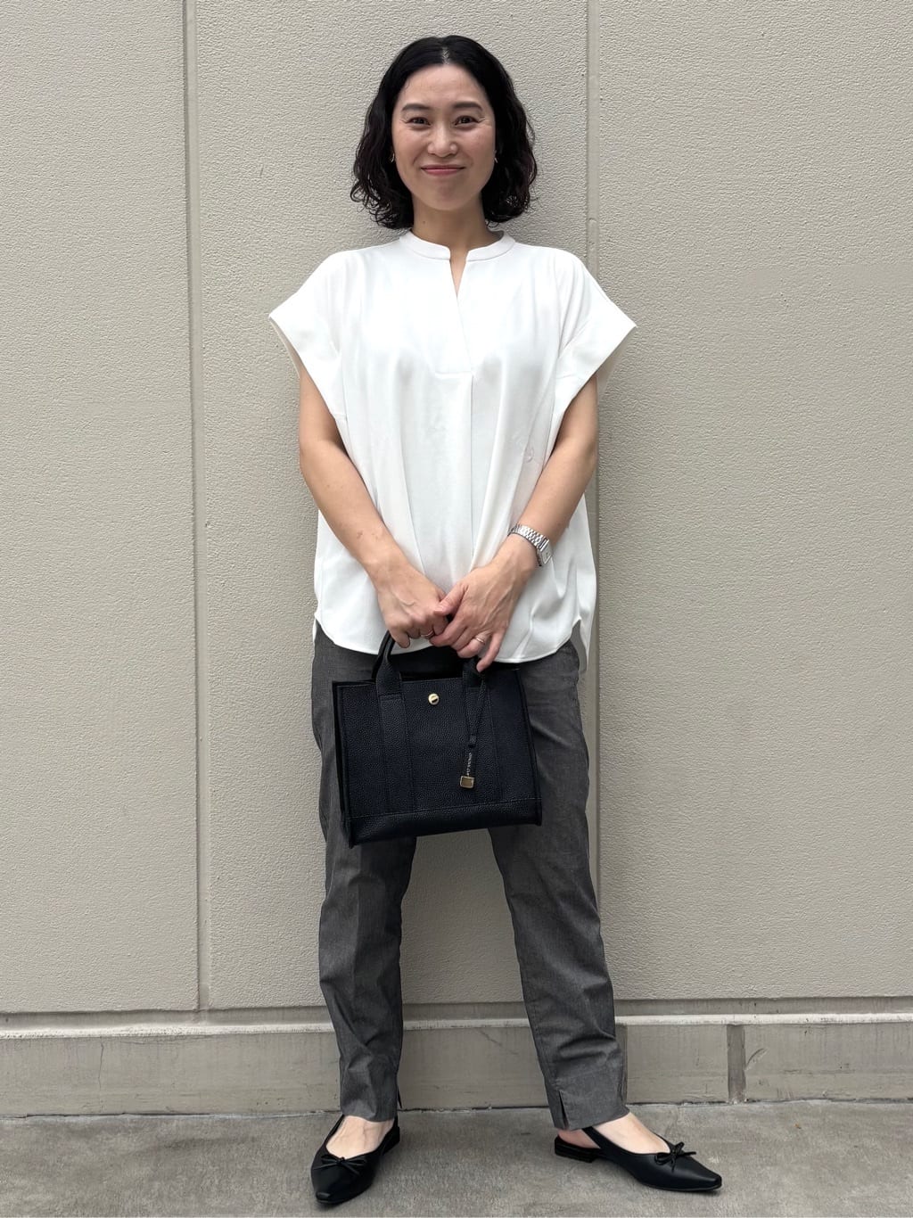 mhさんの「OPAQUE.CLIP｜麻混ハイストレッチイージースティックパンツ【洗濯機洗い可】」を使ったコーディネート