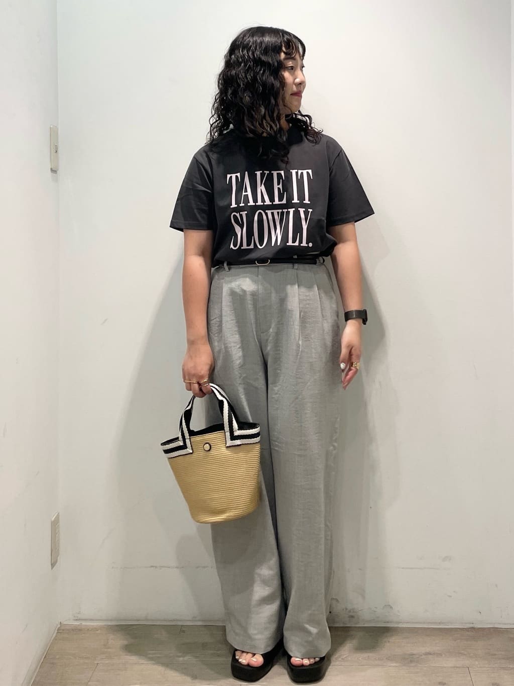 sumicaさんの「OPAQUE.CLIP｜ロゴプリントTシャツ【洗濯機洗い可】」を使ったコーディネート
