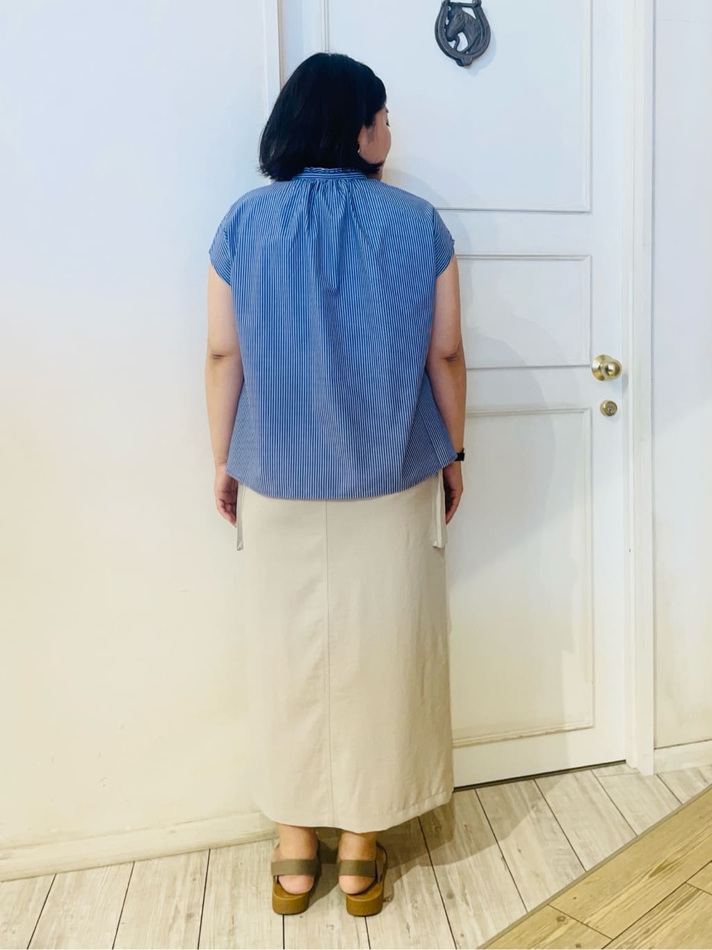 すーさんの「SHOO･LA･RUE｜【洗える/S-LL】プチフリル襟が女性らしい フレンチスリーブシャツ」を使ったコーディネート