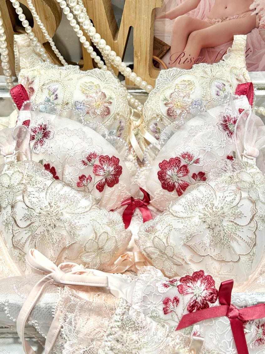 ichiさんの「Risa Magli｜ピア ブラジャー （D-F） ＜リサマリ ミラクル谷間ブラ＞」を使ったコーディネート