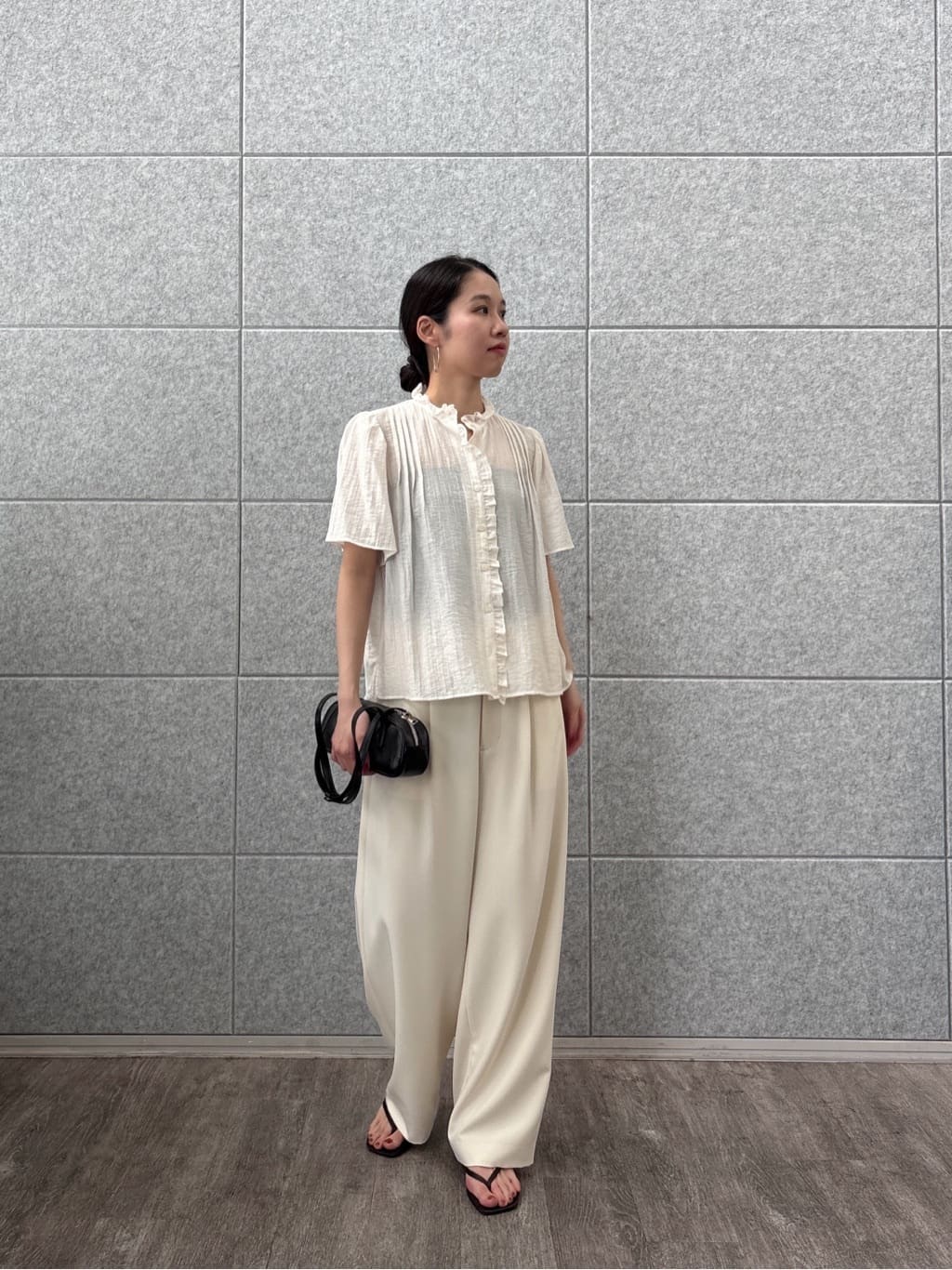 ひなさんの「INDIVI｜バッククロスモードパンツ」を使ったコーディネート