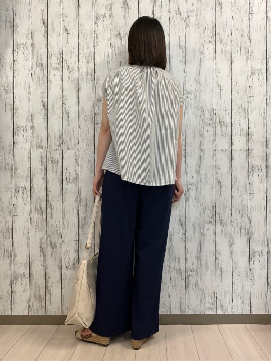 シカさんの「SHOO･LA･RUE｜【洗える/S-LL】プチフリル襟が女性らしい フレンチスリーブシャツ」を使ったコーディネート