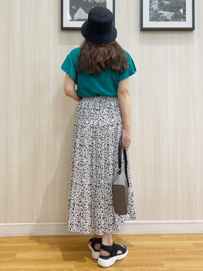 natsuさんの「SHOO･LA･RUE｜【汗ジミ防止/ひんやり/UV】フリルスリーブTシャツ」を使ったコーディネート