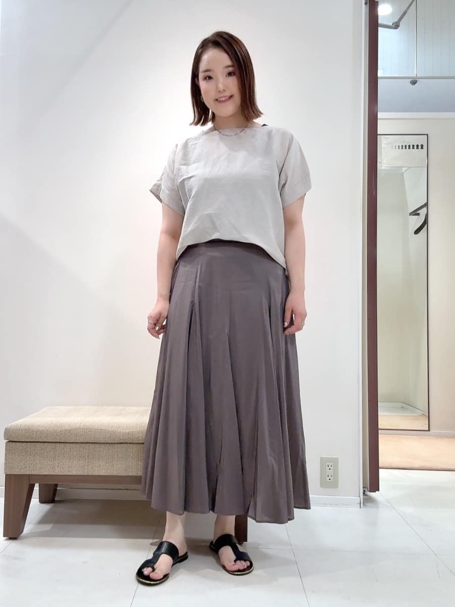 YUIさんの「UNTITLED｜【手洗い／88cm正方形】シアー素材チェーン柄スカーフ」を使ったコーディネート