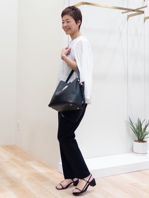 シュウコさんの「grove｜キレイも動きやすさも　美脚見えハイパーストレッチパンツ」を使ったコーディネート