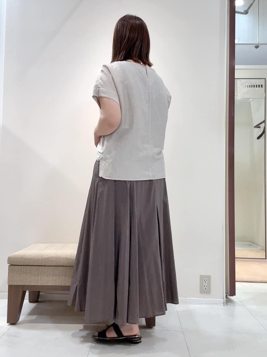 YUIさんの「UNTITLED｜【手洗い／88cm正方形】シアー素材チェーン柄スカーフ」を使ったコーディネート
