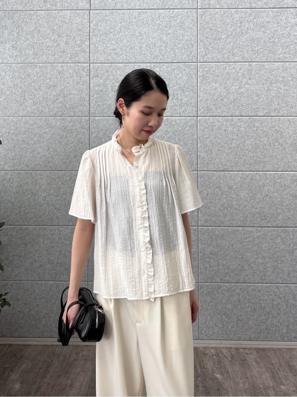 ひなさんの「INDIVI｜バッククロスモードパンツ」を使ったコーディネート