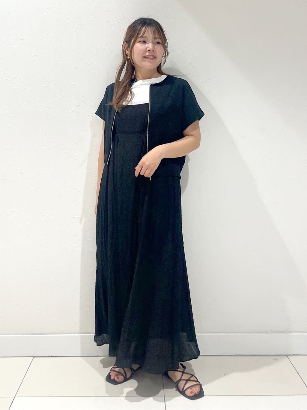 YUUKIさんの「INDIVI｜◆【洗える】ブルゾン風ジップニットベスト」を使ったコーディネート
