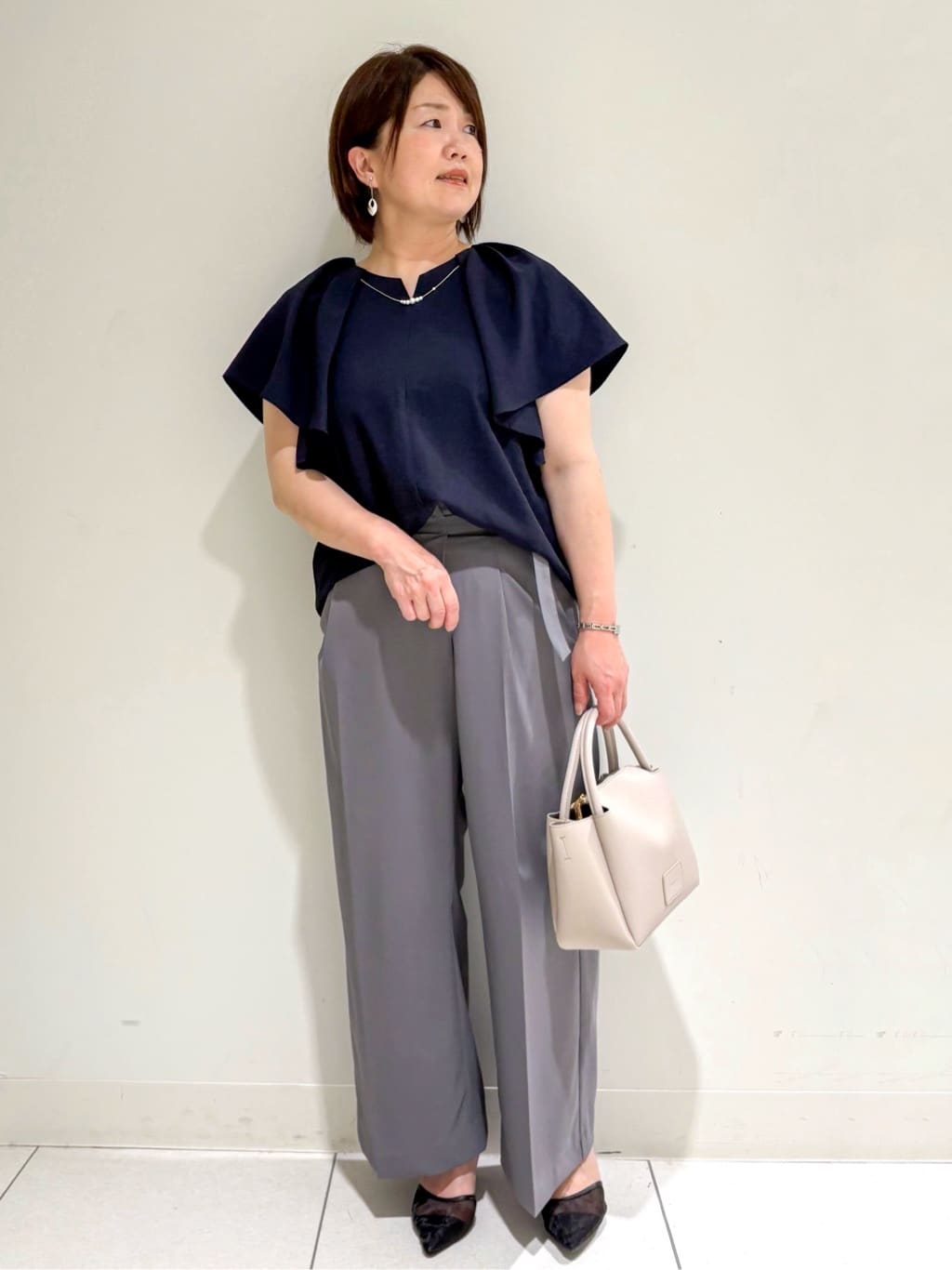 michiさんの「index｜ラップストレートパンツ【接触冷感／抗ピル／洗濯機洗い可／イージーアイロン】」を使ったコーディネート