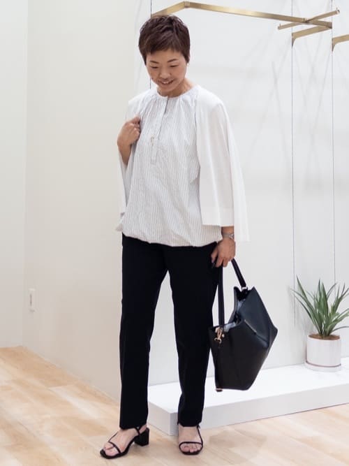 シュウコさんの「grove｜キレイも動きやすさも　美脚見えハイパーストレッチパンツ」を使ったコーディネート