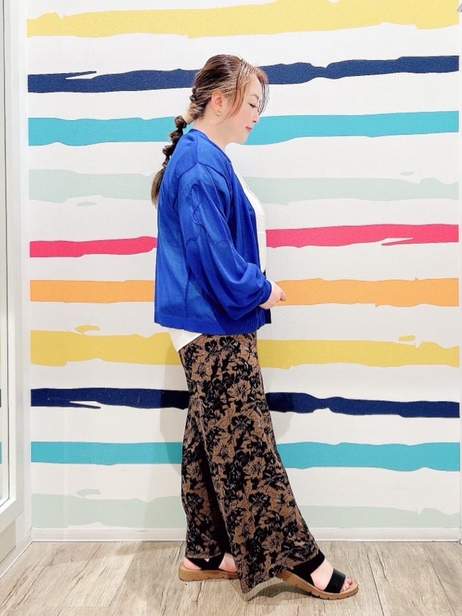 Peeさんの「SHOO･LA･RUE｜ニュアンスデザインがこなれ見え 刺繍デザイン シアーカーディガン」を使ったコーディネート