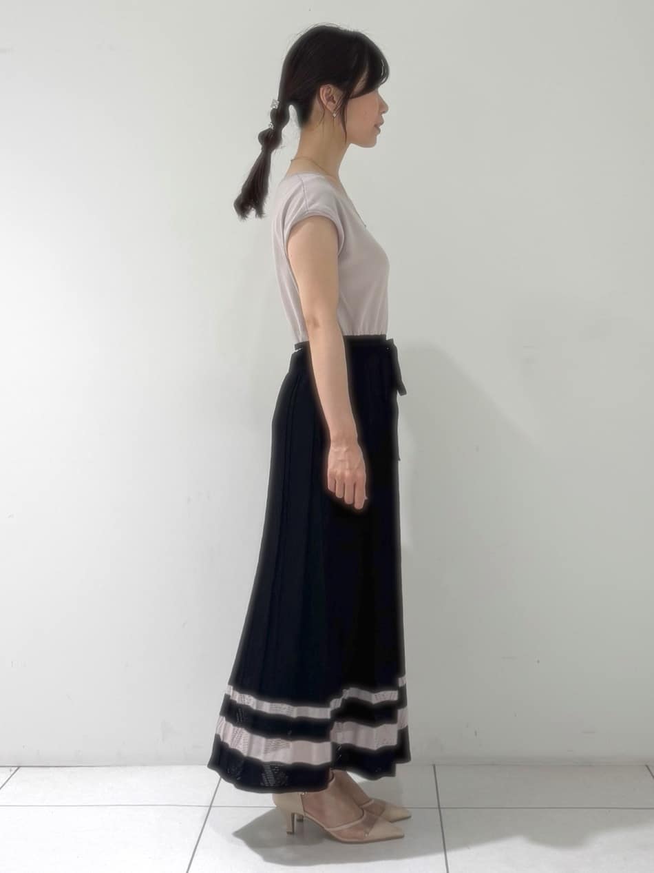 kozuさんの「index｜《7色展開／XS-LLサイズ》ビジューボタンクルーネックカーディガン【洗濯機洗い可】」を使ったコーディネート
