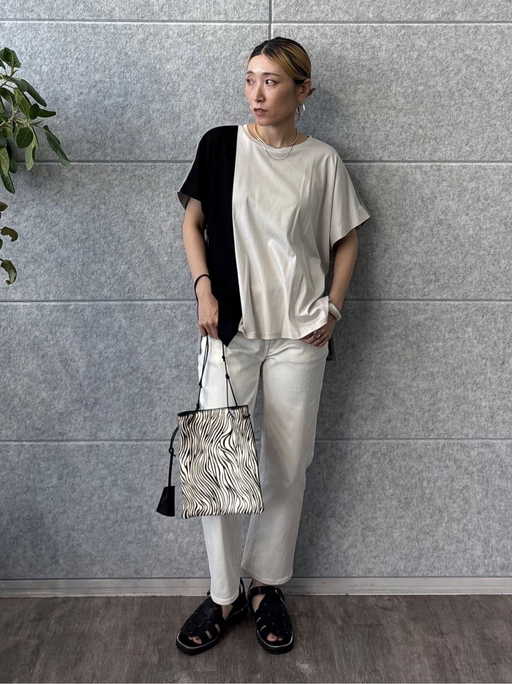 kotakiさんの「INDIVI｜【洗える／汗ジミ防止】バイカラー＆アシメヘム Tシャツ」を使ったコーディネート