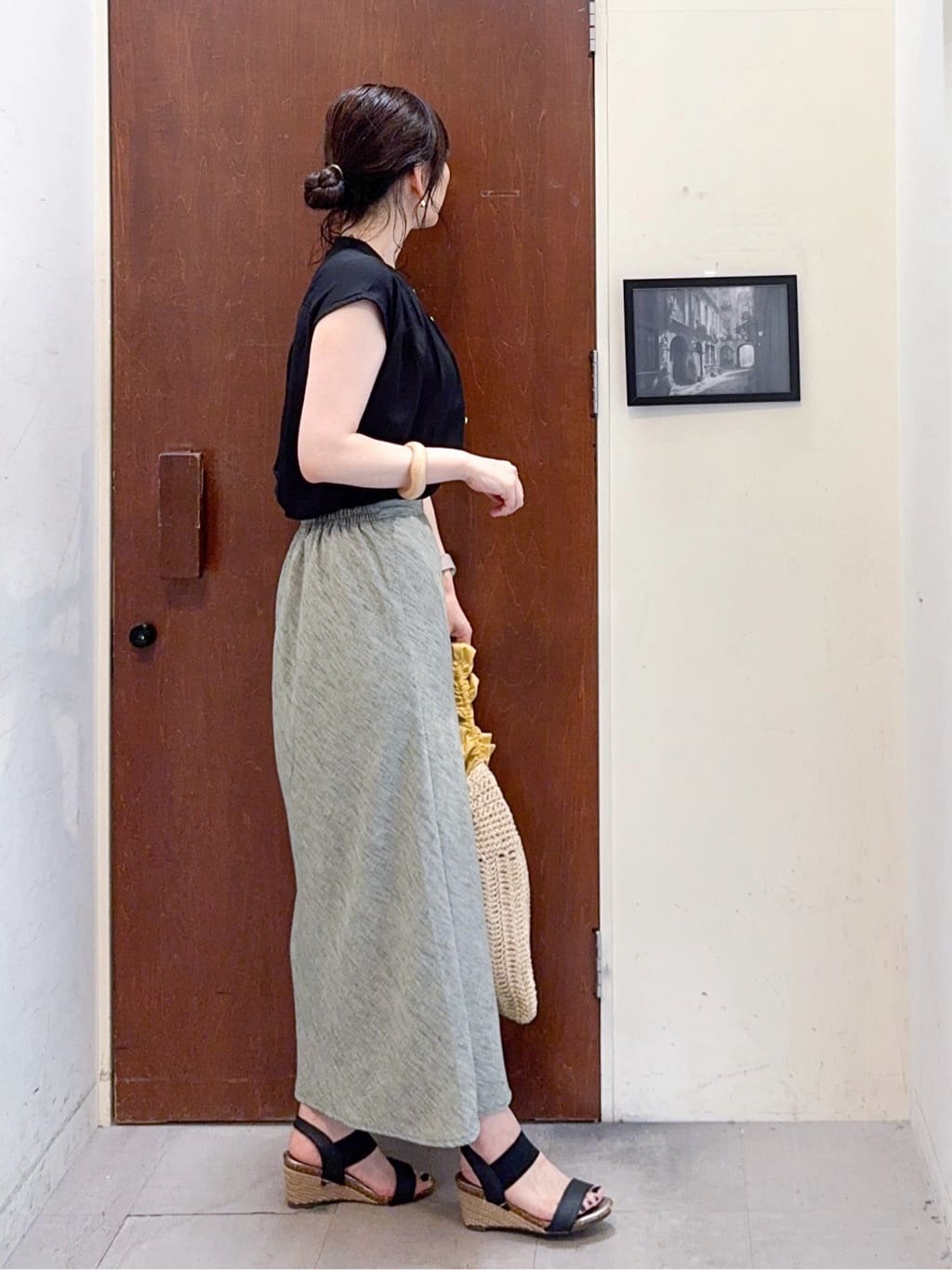 𝐇𝐢𝐫𝐨𝐦𝐢さんの「SHOO･LA･RUE｜【S-LL/洗濯後しわになりにくい】上品にきれい見え スラブギャザーブラウス」を使ったコーディネート