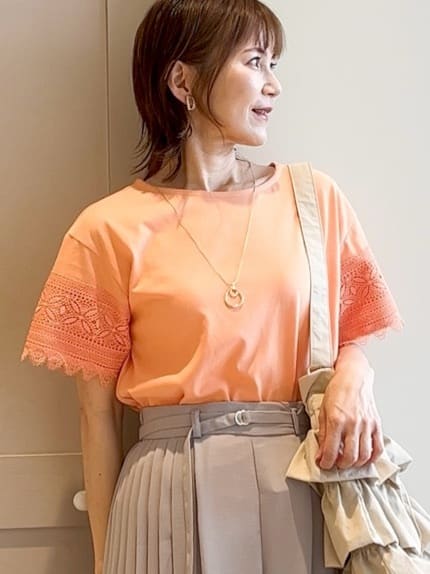 yamakoさんの「grove｜【洗える/二の腕カバー】上品なレースで叶える、きちんと見えの夏Tシャツ」を使ったコーディネート