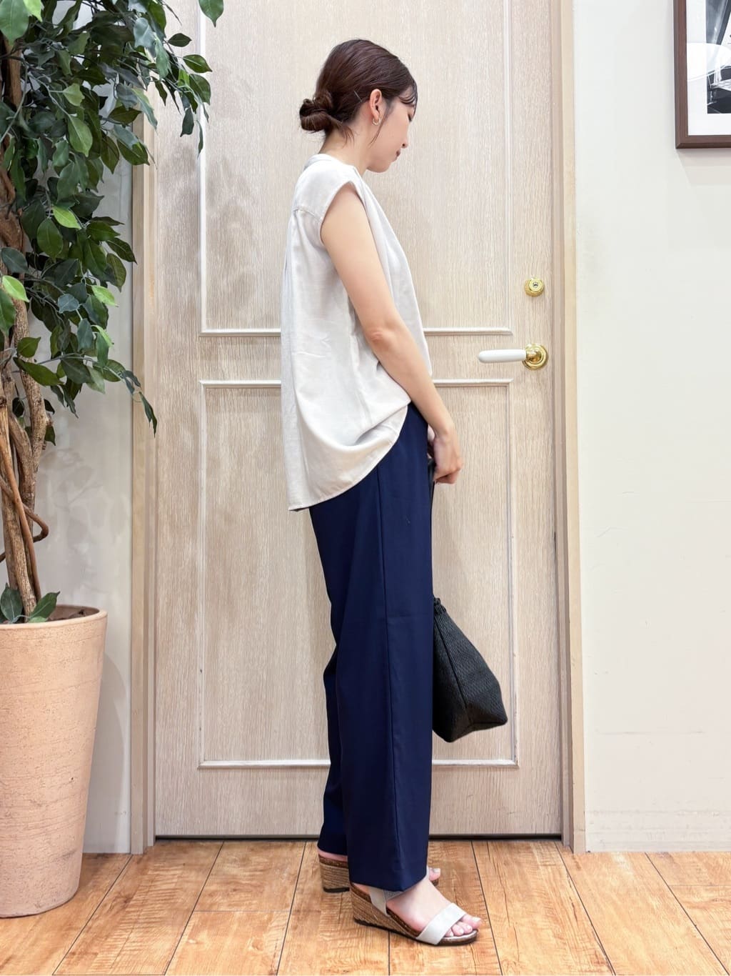 なみさんの「SHOO･LA･RUE｜【S-LL/洗濯後しわになりにくい】上品にきれい見え スラブギャザーブラウス」を使ったコーディネート