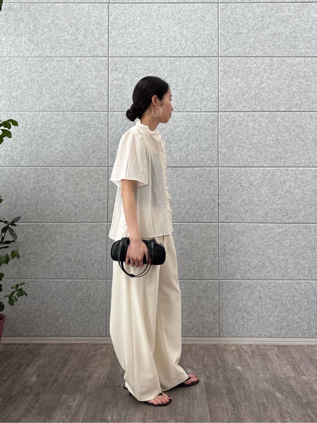 ひなさんの「INDIVI｜バッククロスモードパンツ」を使ったコーディネート