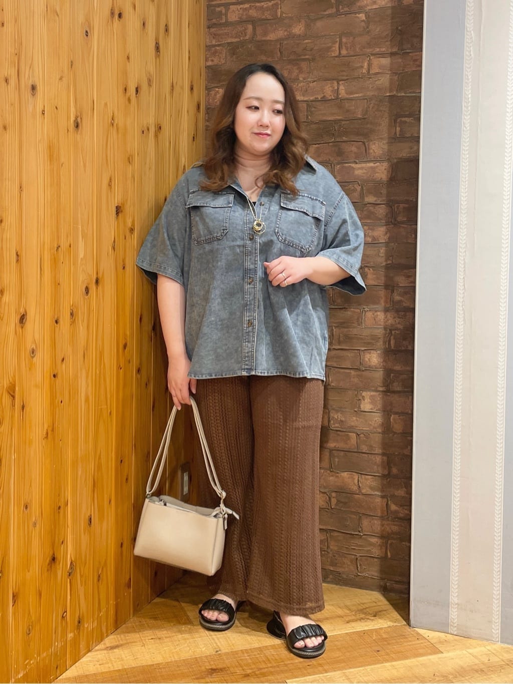 Risaさんの「SHOO･LA･RUE｜【S-LL】クロシェ風レースイージーワイドパンツ」を使ったコーディネート