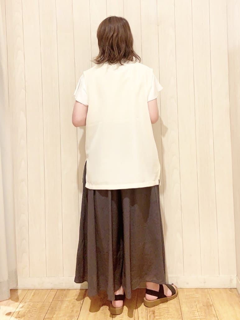 あいこさんの「SHOO･LA･RUE｜【汗ジミ防止/ひんやり/UV】フリルスリーブTシャツ」を使ったコーディネート