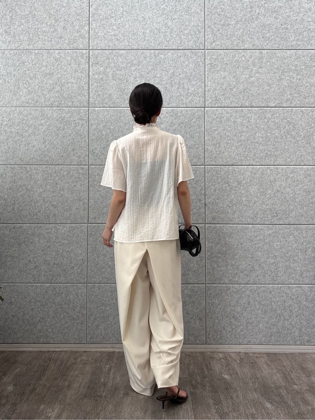 ひなさんの「INDIVI｜バッククロスモードパンツ」を使ったコーディネート