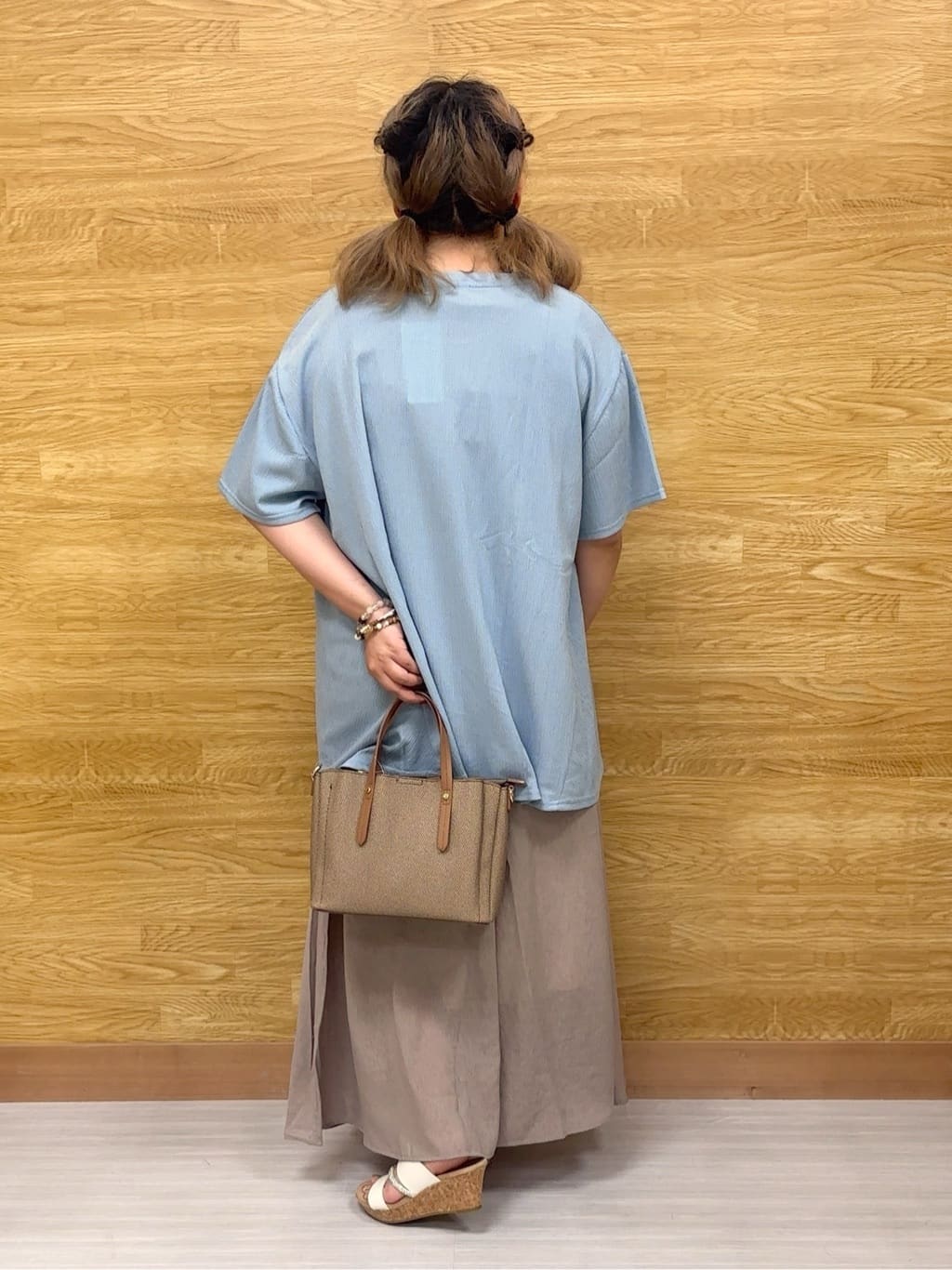 ぁむさんの「SHOO･LA･RUE｜【S-LL/洗える/体型カバー/5分袖】涼しくきれいに決まる Aライントップス」を使ったコーディネート