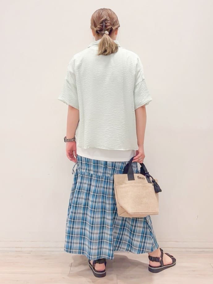 naoさんの「SHOO･LA･RUE｜ゆるっと感がこなれ見え ワッシャーシアー半袖シャツ」を使ったコーディネート